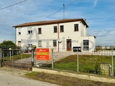 Casa Indipendente in Vendita a Rovigo, zona Grignano Polesine, 59'000€, 150 m²
