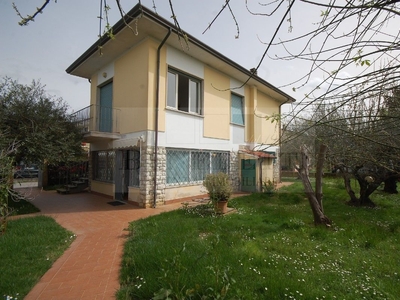 Casa semi indipendente in vendita 2 Stanze da letto a Pietrasanta