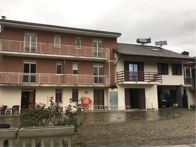 Casa semi indipendente in vendita a Giaveno Torino Maddalena
