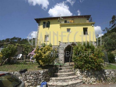 Casa singola in vendita a La Spezia Valdurasca