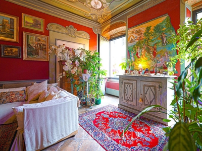 Eleganza e Arte in Vendita a Firenze: Appartamento Affrescato al Piano Nobile di un Palazzo Storico