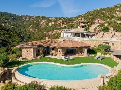 Prestigiosa villa di 450 mq in affitto, via del cardillino 1, Porto Cervo, Sassari, Sardegna