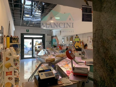 Esercizio commerciale in vendita a Jesi