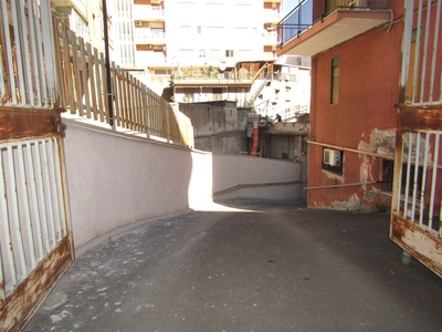 Garage / posto auto in vendita a Catania Viale Giuffrida