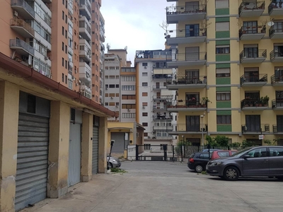 Garage / posto auto in vendita a Palermo De Gasperi