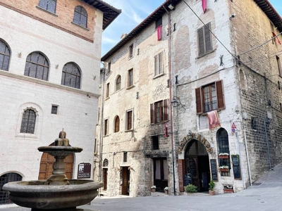 GUBBIO, ABITAZIONE IN VIA DEI CONSOLI