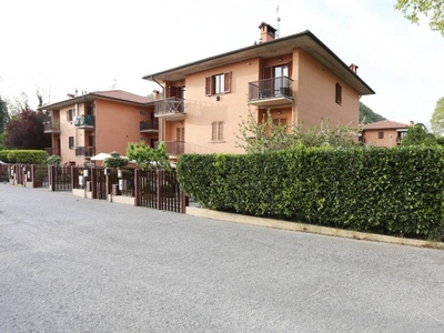 GUBBIO, MADONNA DEL PONTE APPARTAMENTO CON GIARDINO