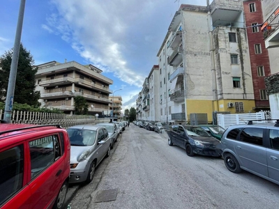 Negozio in affitto a Marano Di Napoli