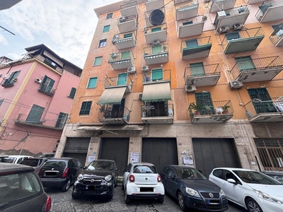 Negozio in Affitto a Napoli, 1'500€, 220 m²