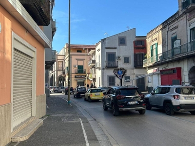 Negozio in affitto a Pomigliano D'Arco