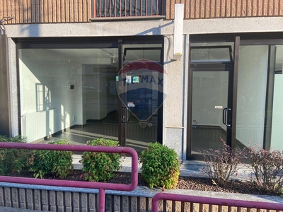 Negozio in Affitto a Varese, zona Masnago, 700€, 160 m²