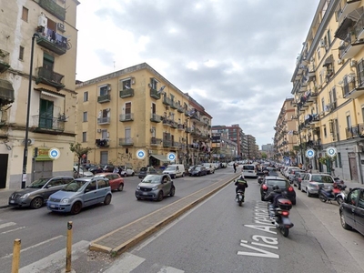 Negozio in Vendita a Napoli, 85'000€, 32 m²