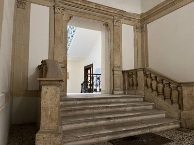 Palazzo in vendita 10 Stanze da letto a Spoleto