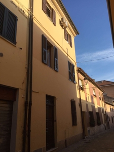 Palazzo / Stabile in vendita a Fano