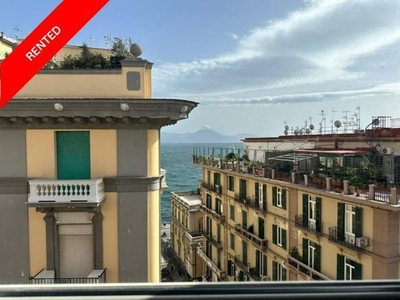 Prestigioso appartamento di 140 m² in affitto Napoli, Italia