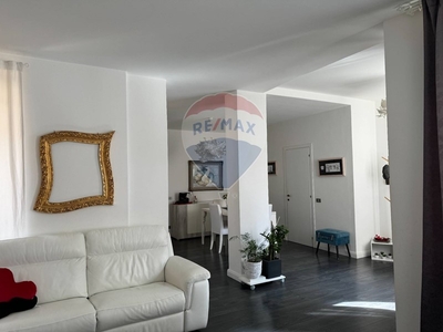 Quadrilocale in Affitto a Bergamo, zona Centrale, 1'400€, 130 m²
