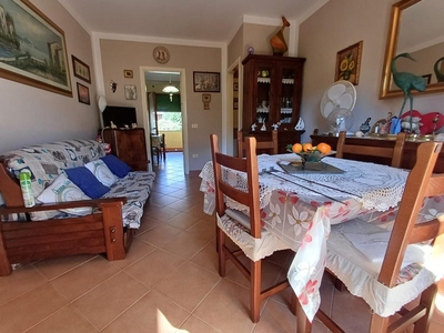 Quadrilocale in Vendita a Massa, zona Marina di Massa, 250'000€, 65 m², arredato