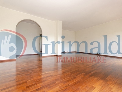 Quadrilocale in Vendita a Monza, 358'000€, 120 m²