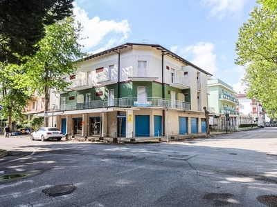 Stabile / Palazzo in vendita a Cesenatico - Zona: Villamarina