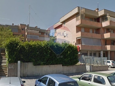 Trilocale in Affitto a Benevento, zona Libertà, 480€, 90 m²