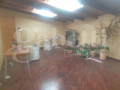 Trilocale in Affitto a Palermo, 850€, 83 m²