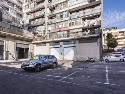 Trilocale in Vendita a Catania, zona Viale Rapisardi, 138'000€, 109 m²