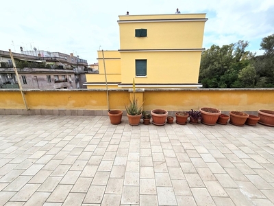 Trilocale in Vendita a Roma, zona Portuense, 269'000€, 80 m²