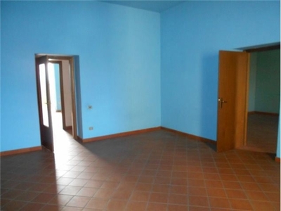 Ufficio in Affitto a Benevento, 400€, 140 m²