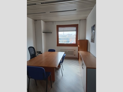 Ufficio in Affitto a Genova, zona Quarto, 1'000€, 100 m²