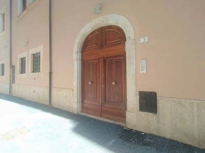 Ufficio in Affitto a L'Aquila, 200 m²
