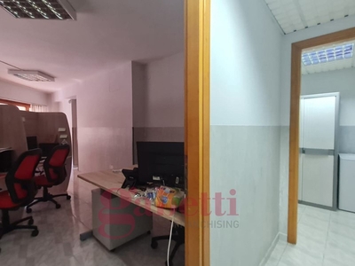 Ufficio in Vendita a Palermo, 89'000€, 100 m²