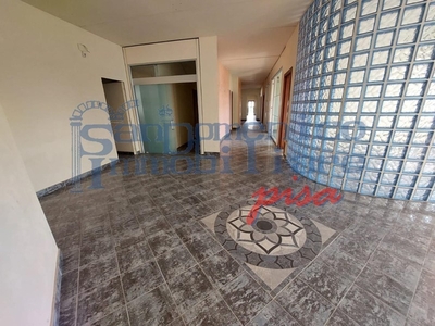 Ufficio in Vendita a Pisa, zona Ospedaletto, 1'500'000€, 1000 m²