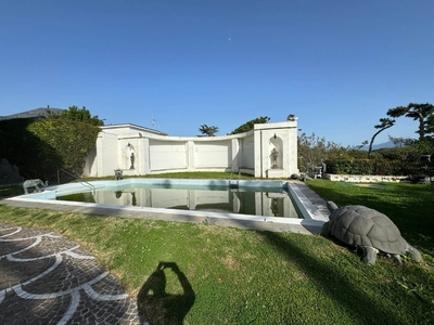 Villa a Torre del Greco, 49 locali, giardino privato, 5000 m²