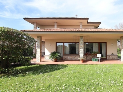 Villa in vendita 1 Stanza da letto a Lucca