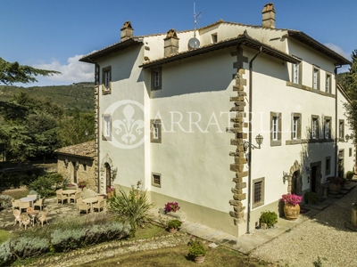 Villa in vendita 15 Stanze da letto a Cortona