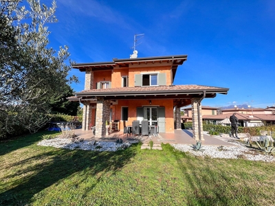 Villa in vendita 2 Stanze da letto a Moniga Del Garda