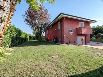 Villa in vendita 3 Stanze da letto a San Giorgio Bigarello