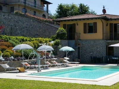 Villa in vendita 5 Stanze da letto a Castiglione Di Garfagnana