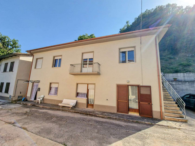 Villa in vendita a Cagli - Zona: Abbadia di Naro