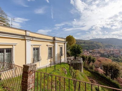 Villa in vendita a Castelnuovo di Garfagnana, Colle