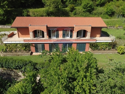 Villa in Vendita a Salerno, zona Fuorni, 497'700€, 315 m²