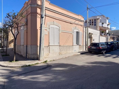 Casa indipendente di 100 mq in vendita - Bari