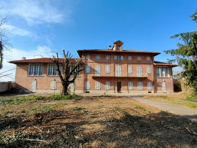 CASCINALE DI LUSSO ALLE PORTE DEL ROERO