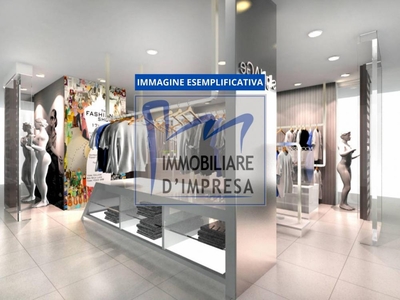 spazio commerciale in vendita a Parma