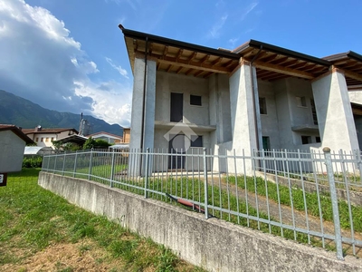 Villa a schiera d'angolo in vendita