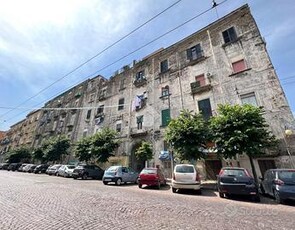 6 LOCALI A NAPOLI