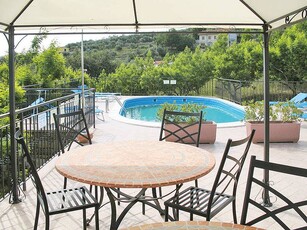 Accogliente appartamento con piscina e terrazza, vicino ai ristoranti