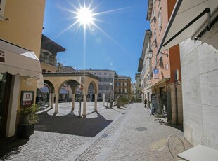 Accogliente rifugio sul lago con parcheggio e lavatrice - Lago di Garda 200m