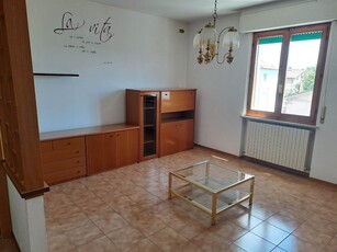 Appartamento a Maiolati Spontini, 5 locali, 1 bagno, 78 m², 2° piano