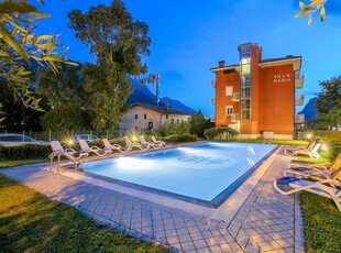 Appartamento dell'hotel sul lago con piscina e balcone, WiFi, AC